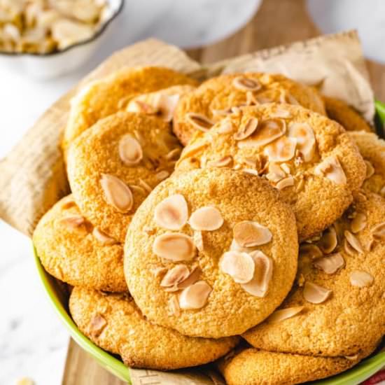 Simple Crunchy Almond Cookies