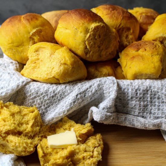 Pumpkin Dinner Rolls