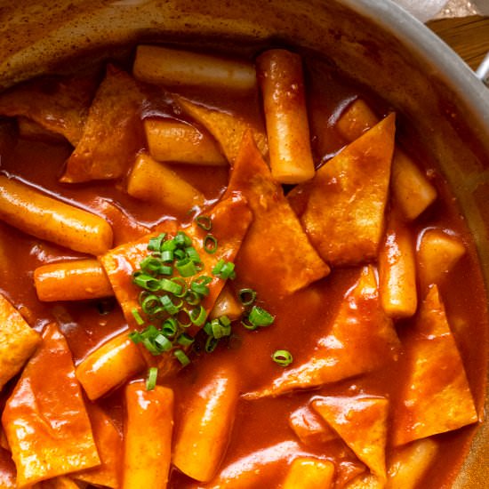 Easy Tteokbokki (Spicy Korean Rice Cakes)
