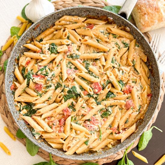 CREAMY Pasta with Tuna & Spinach