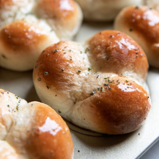 Buttery Herb Cloverleaf Rolls