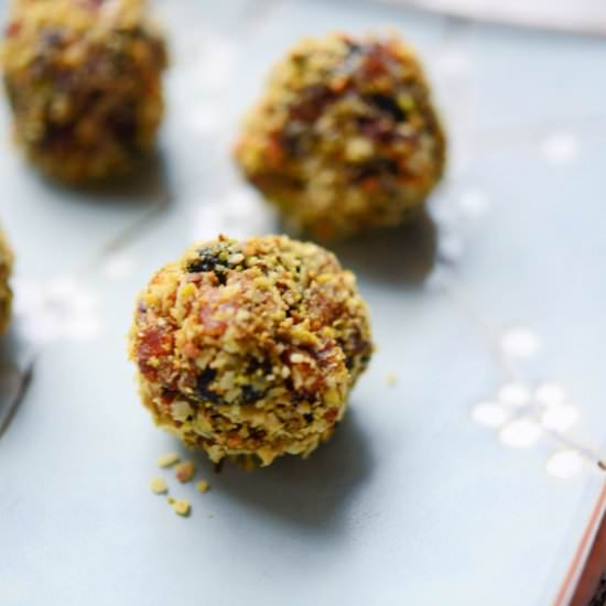 Blueberry Pistachio Energy Bites