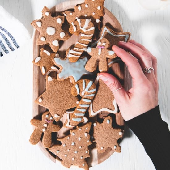 Crunchy Gingerbread Cookies (V,GF)