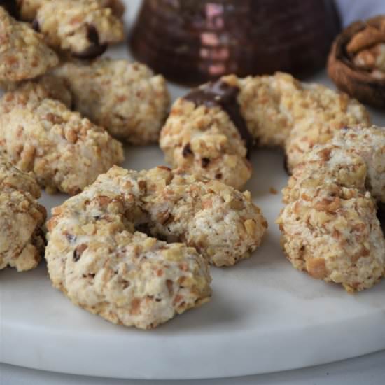 Walnut Meringue Crescents/Orasnice