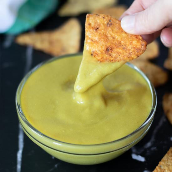 Vegan Cheese Sauce (5 Minutes)