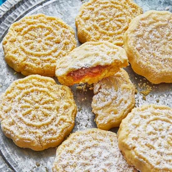 Maamoul (Date Filled Cookies)