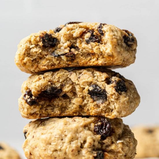 Vegan Oatmeal Raisin Cookies