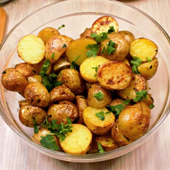 Air Fryer Baby Potatoes with Garlic