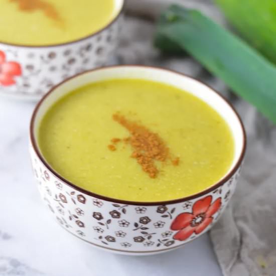 Vegan Cauliflower and Leek Soup