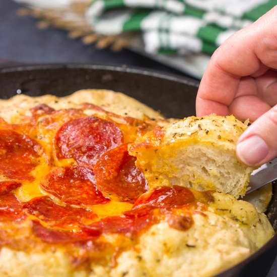 Skillet Pepperoni Pizza Dip