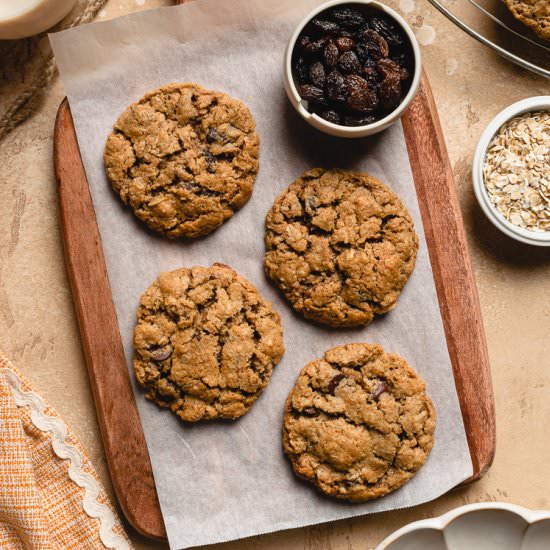 Perfect Vegan Oatmeal Raisin Cookie