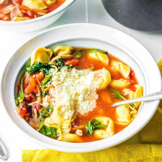 Slow Cooker Chicken Tortellini Soup