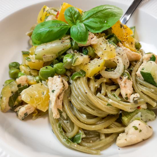 Green spaghetti with chicken and zu