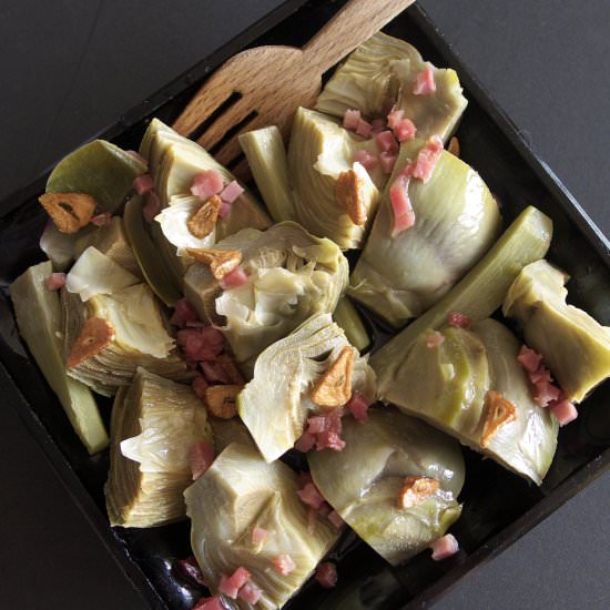 Artichokes with Garlic-Oil and Ham