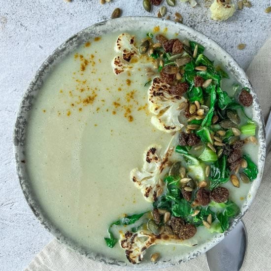 Cauliflower soup with curried seeds
