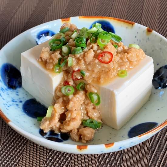 Tofu topped with meat miso
