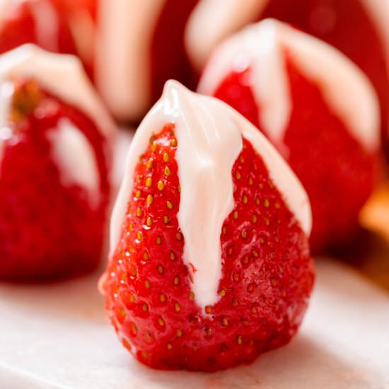 Cheesecake Stuffed Strawberries