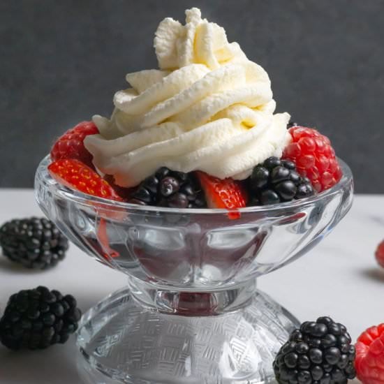 Low-carb Whipped Cream (sugar-free)