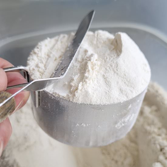 How to measure baking ingredients