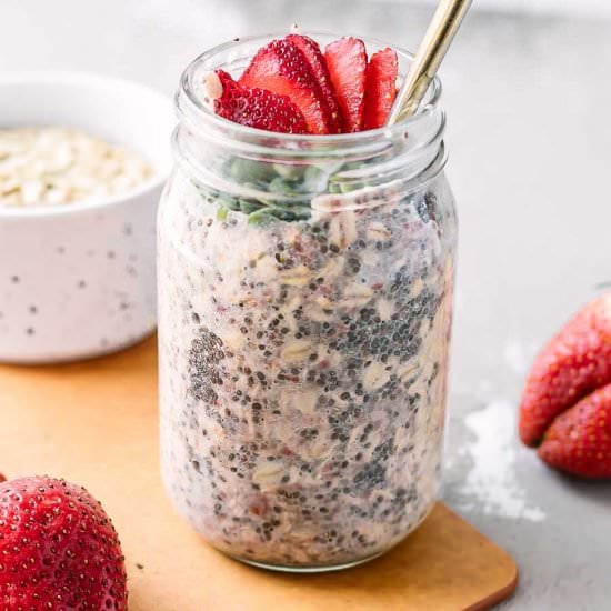 Strawberry Overnight Oats