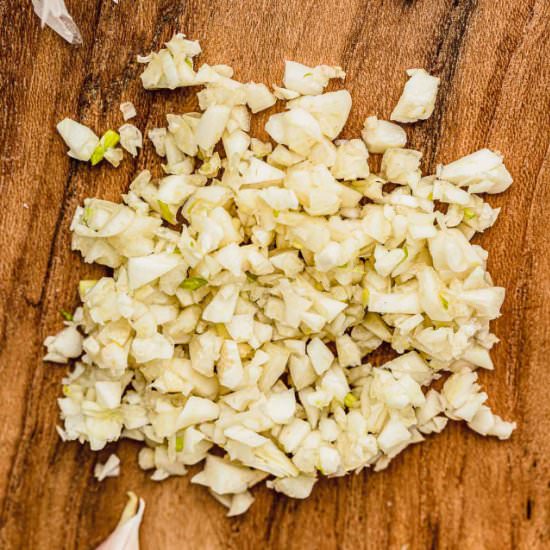 How To Mince Garlic