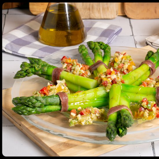 ESPÁRRAGOS VERDES CON ANCHOAS Y VIN