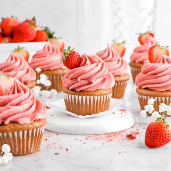 Easy Strawberry Cupcakes