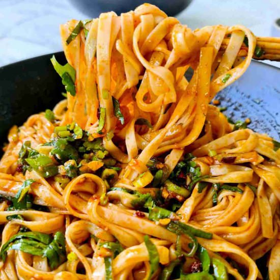 10-min spicy garlic noodles