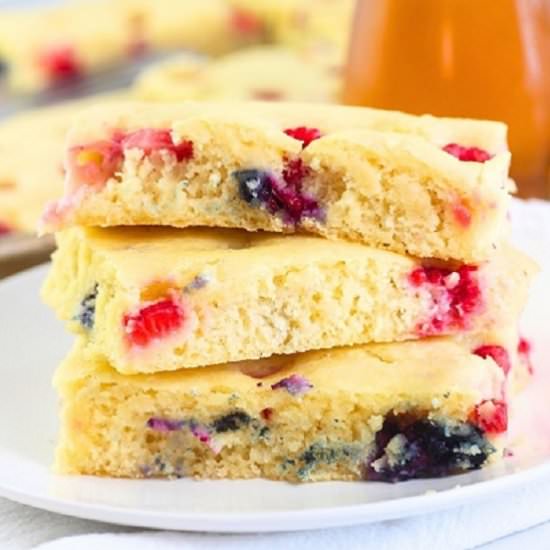 sheet pan pancakes with berries