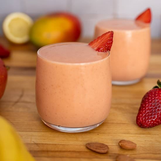 Easy Strawberry Banana Mango Smooth