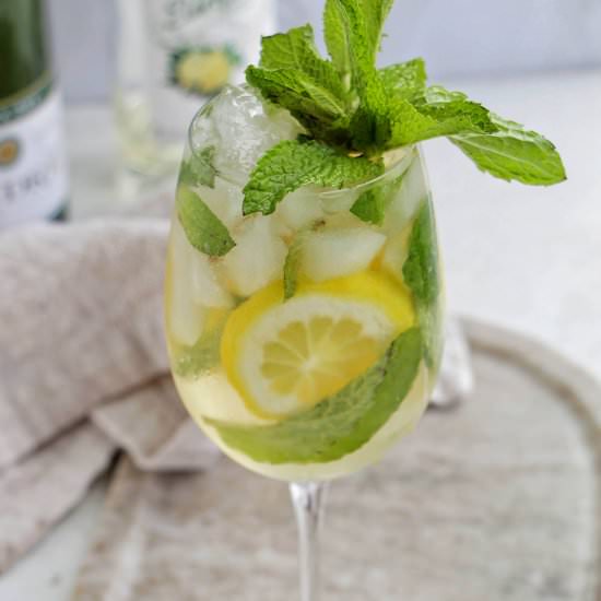 Hugo Spritz (5 Ingredients)