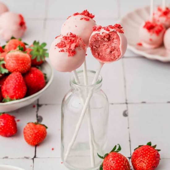 Easy Strawberry Cake Pops