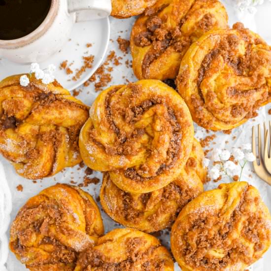 Pumpkin Crunch Knots