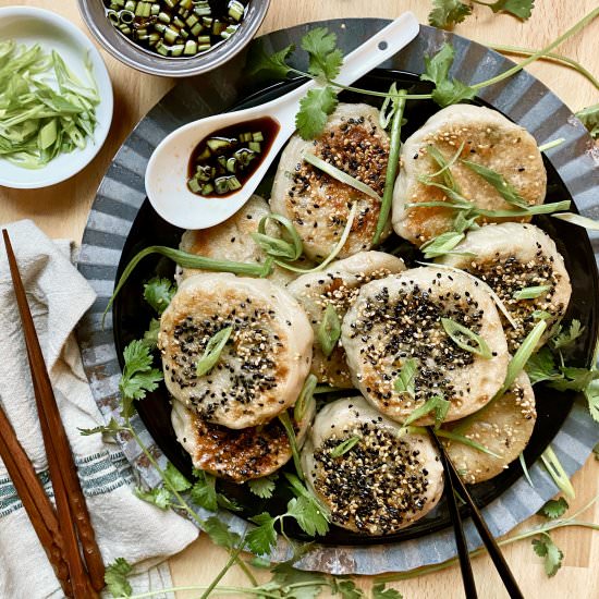 Steamed Crispy-Bottom Veggie Buns