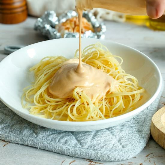 Creamy Roasted Garlic Sauce