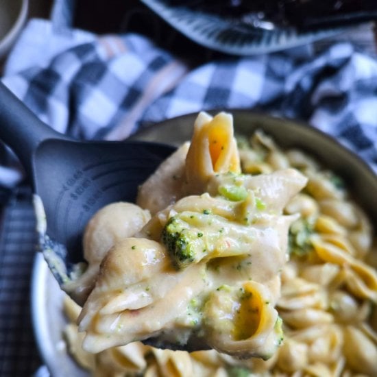 Stovetop Broccoli Cheddar Shells