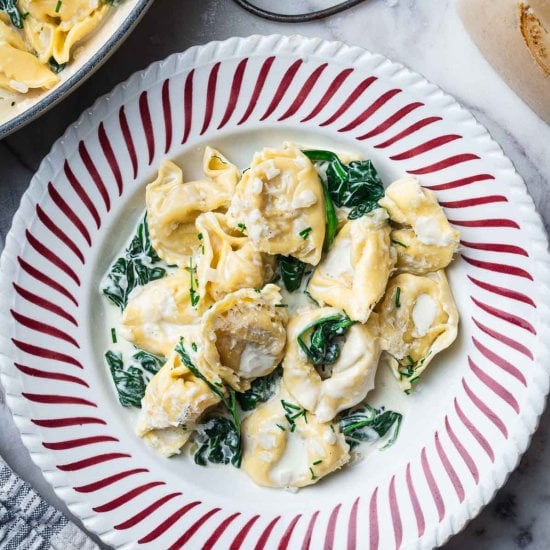 Cheese Tortellini With Spinach Feature image