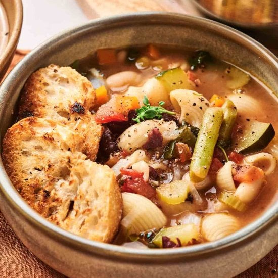 Easy Minestrone Soup Feature image