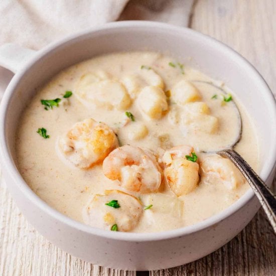 Creamy Seafood Chowder Feature image