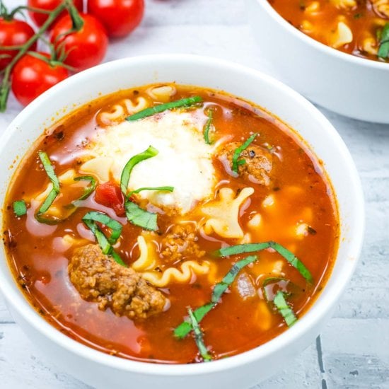 Beefy Lasagna Soup Feature image