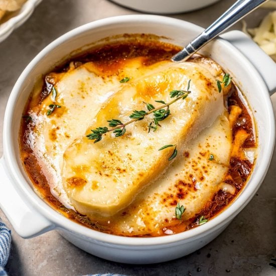 Simple French onion soup Feature image