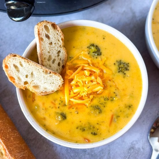 Crock Pot Broccoli Cheddar Soup