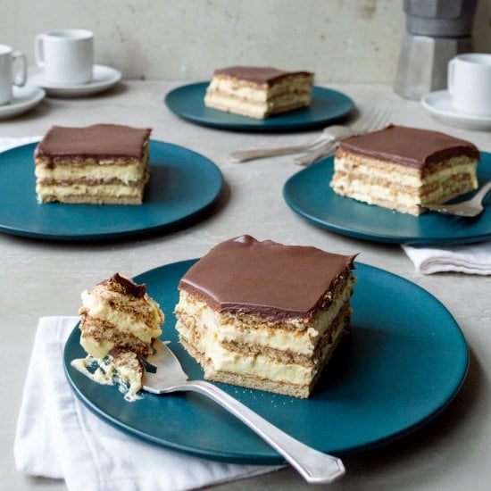 No Bake Chocolate Éclair Cake