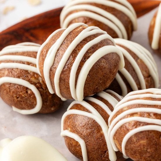 Cinnamon Roll Energy Bites
