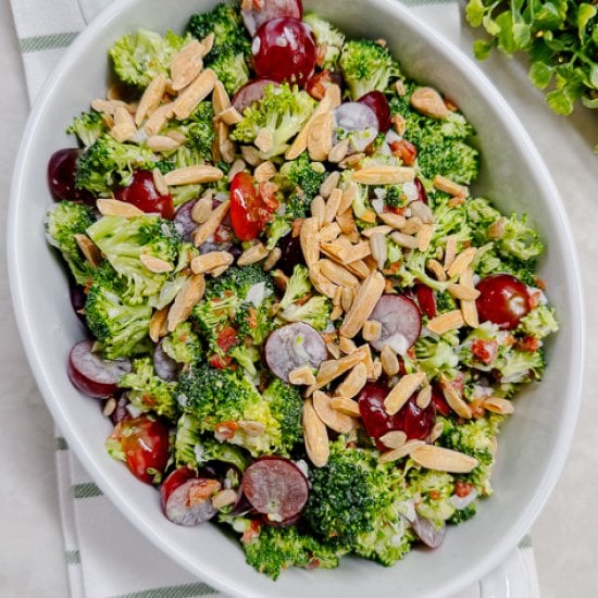Crunchy Broccoli Salad with Grapes