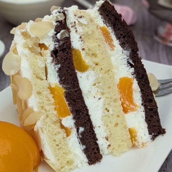 Peaches Cream Cake with Yogurt