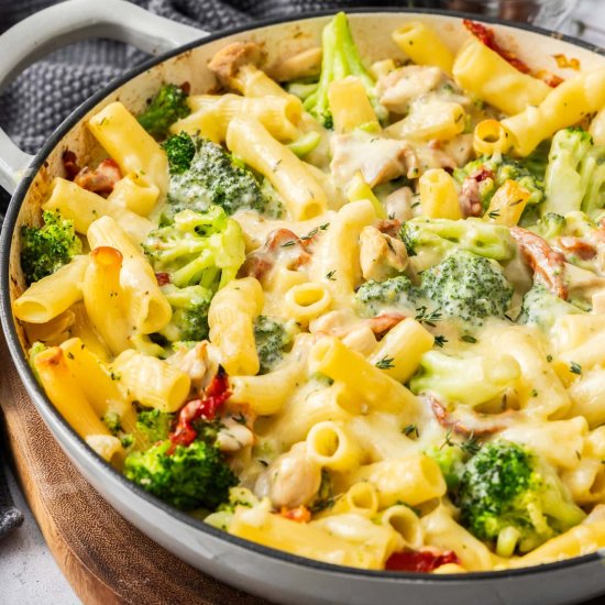 One Pan Chicken Broccoli Pasta Bake