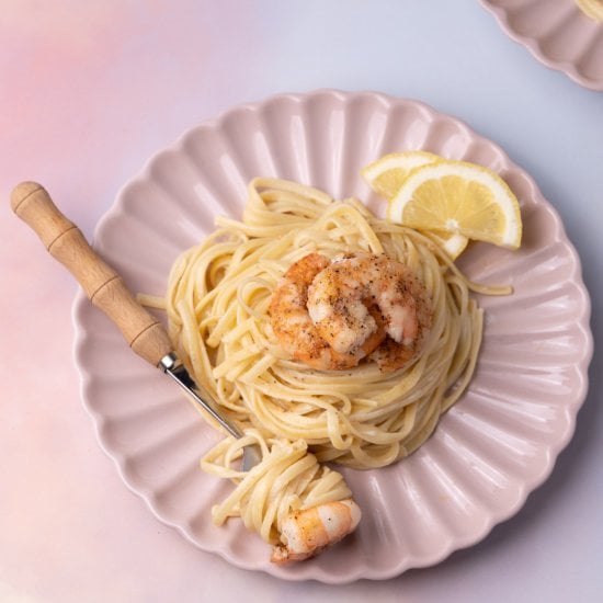 25-Min Creamy Garlic Shrimp Pasta