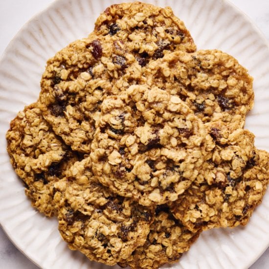 Vegan Oatmeal Raisin Cookies