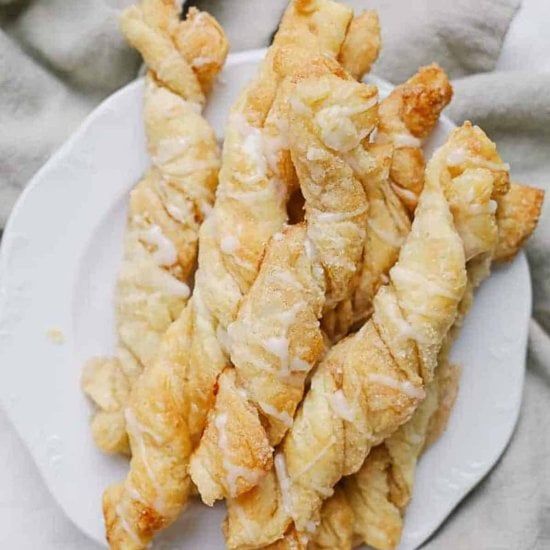 Easy Cinnamon Puff Pastry Twists
